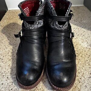 HARD TO FIND Freebird Belfast Booties - Black/Snake - 6